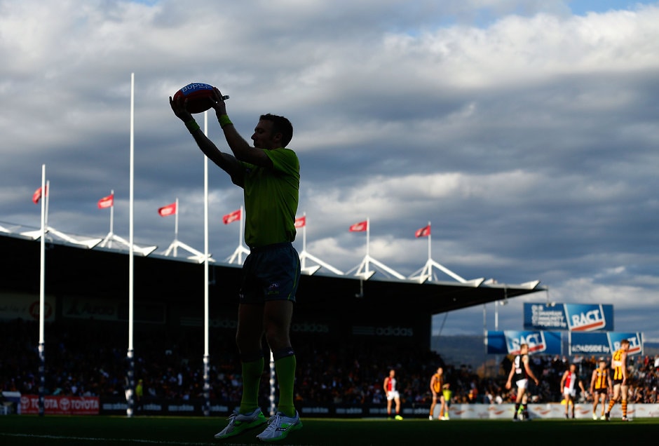 AFL 2016 Rd 04 - Hawthorn v St Kilda LAUNCESTON, AUSTRALIA - APRIL 16: The boundary umpire throws the ball in during the 2016 AFL Round 04 match between the Hawthorn Hawks and the St Kilda Saints at Aurora Stadium, Launceston on April 16, 2016. (Photo by Michael Willson/AFL Media)